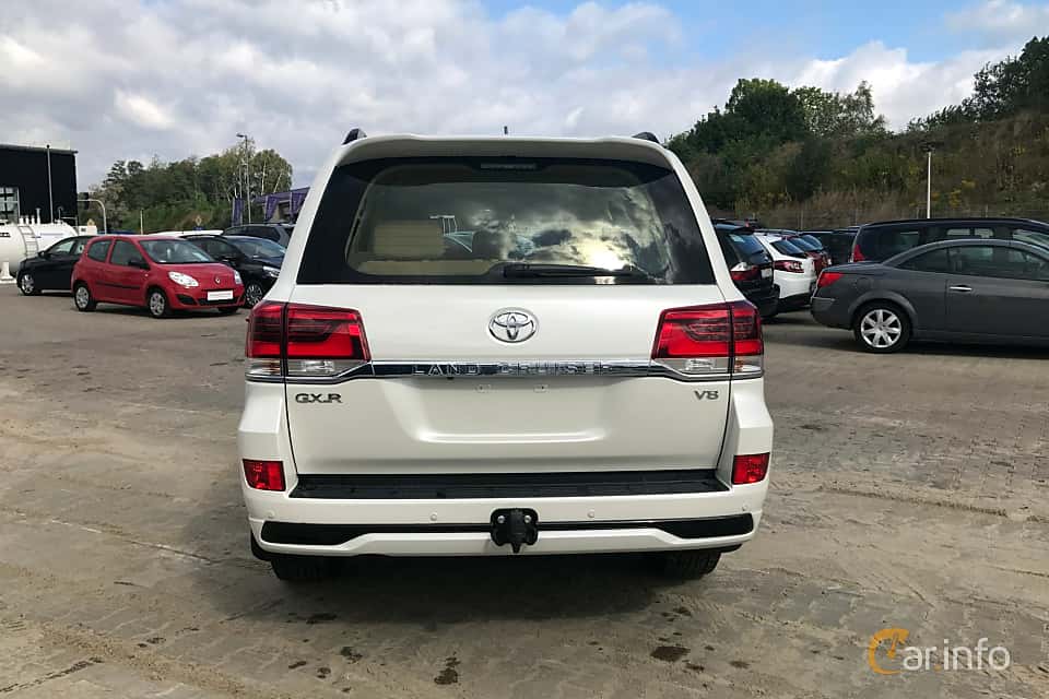 toyota-land-cruiser-back-2-472837