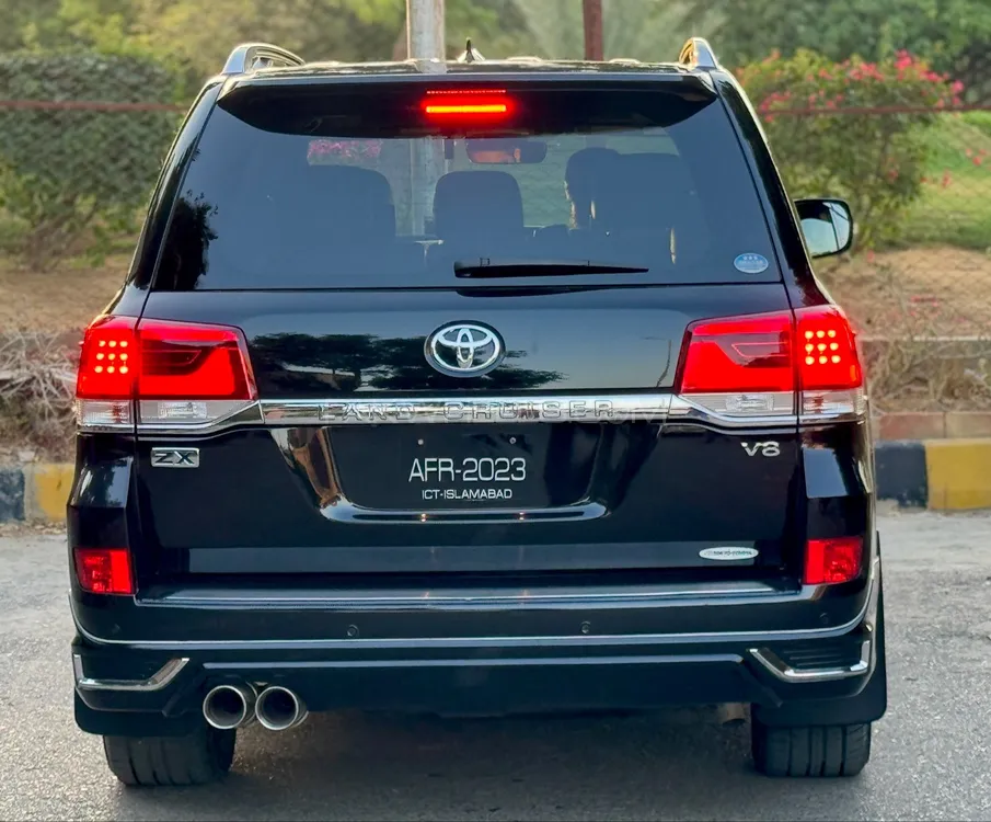 Toyota Land Cruiser ZX Rent in Lahore – Premium SUV Car Rental Service